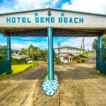 Portail emblématique de l'entrée de Seme Beach Hotel